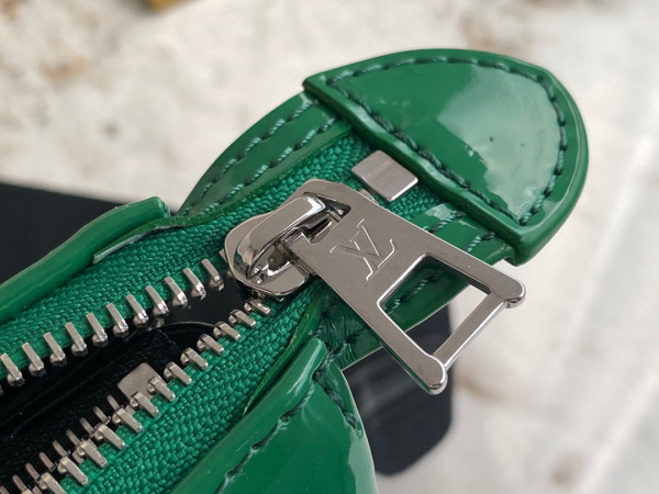 l0*is V*t0n coussin pm