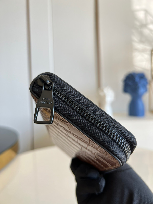 l0*is V*t0n zippy wallet