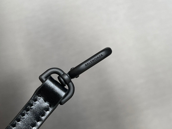 Ba*len*cia*ga hourglass