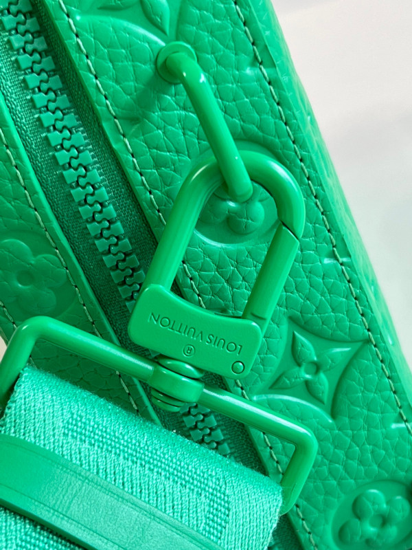 l0*is V*t0n handle soft trunk