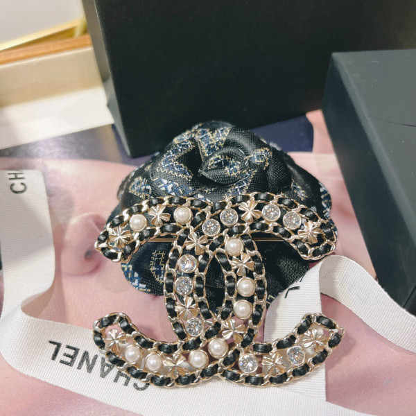 CL BROOCH