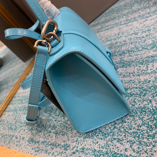 Ba*len*cia*ga hourglass