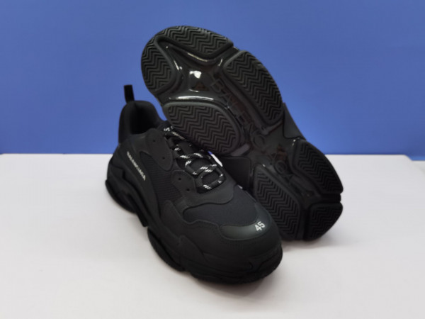 Ba*len*cia*ga triple s