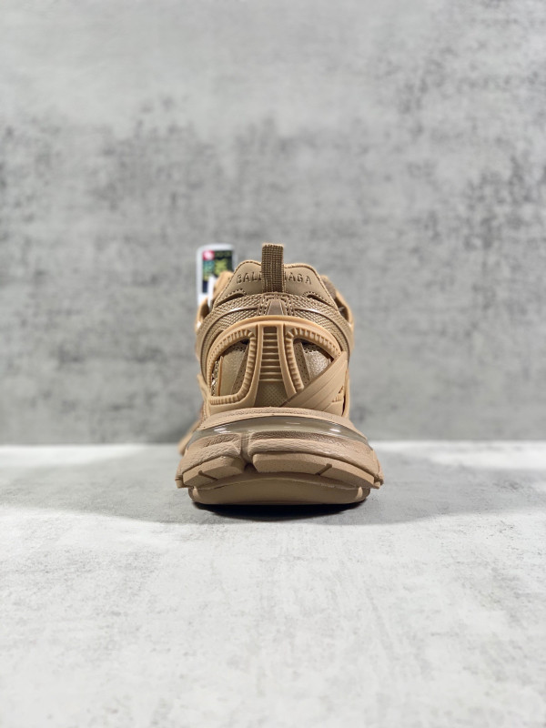 Ba*len*cia*ga track.2