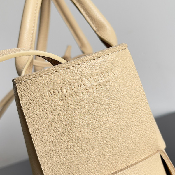 bo*te*ga Ve*ne*ta arco mini tote