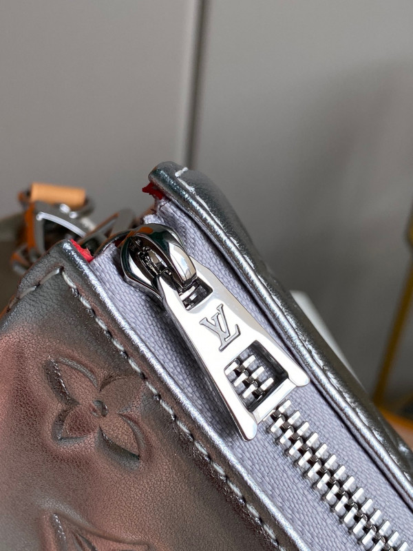 l0*is V*t0n coussin pm