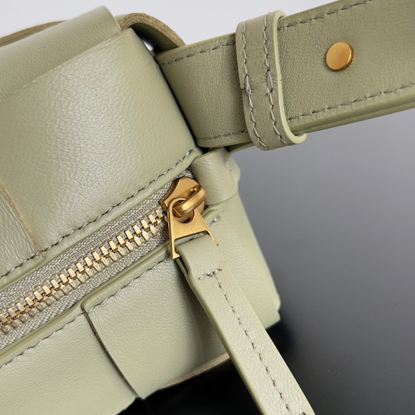 bo*te*ga Ve*ne*ta brick cassette