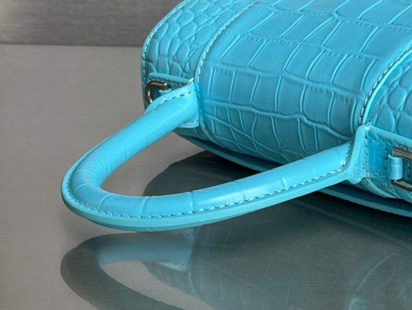 Ba*len*cia*ga hourglass