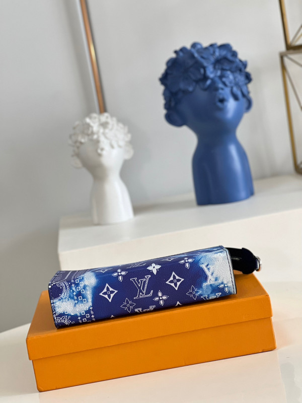 l0*is V*t0n gaston wearable