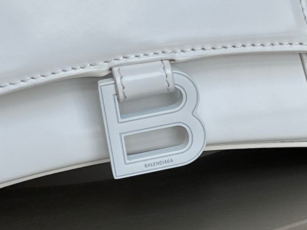 Ba*len*cia*ga hourglass