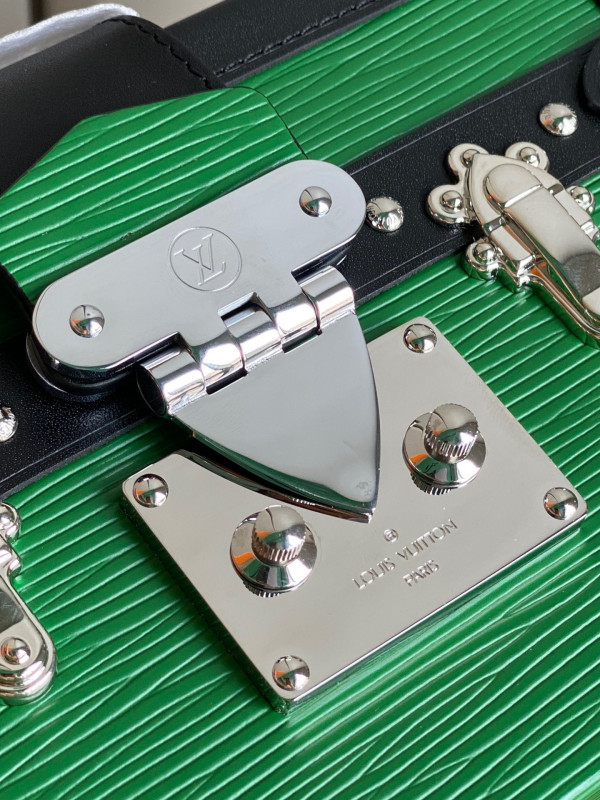 l0*is V*t0n petite malle