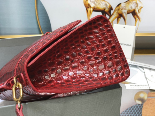 Ba*len*cia*ga hourglass