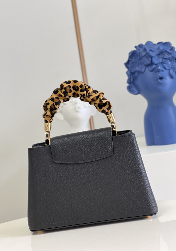 l0*is V*t0n capucines bb