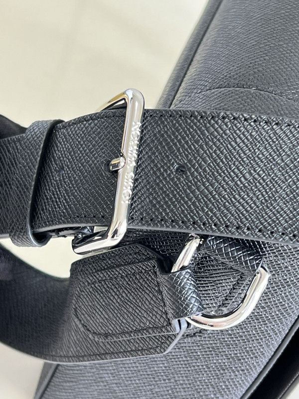 l0*is V*t0n new flap messenger