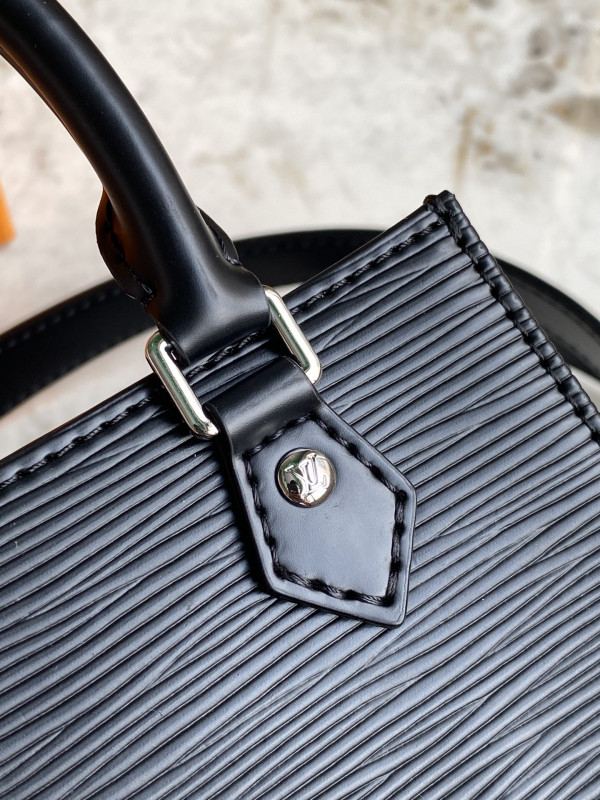 l0*is V*t0n petit sac plat