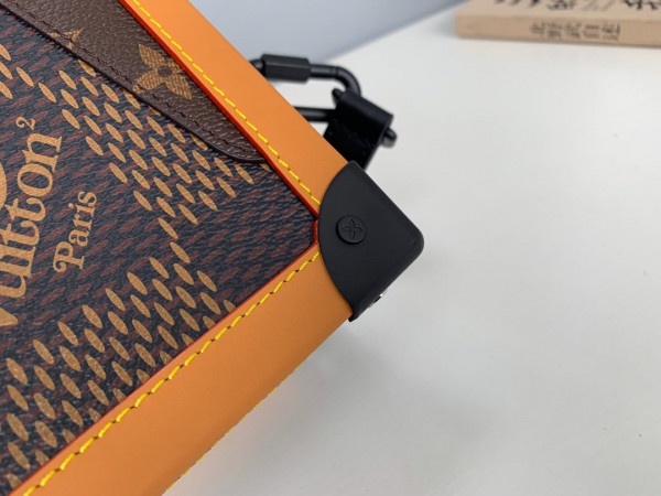 l0*is V*t0n soft trunk