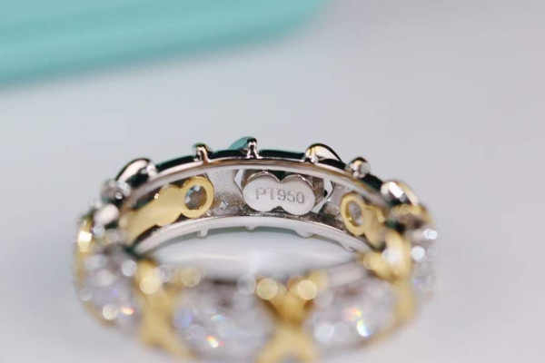 T*f*ny sixteen stone ring