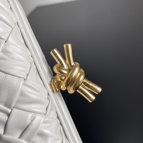 bo*te*ga Ve*ne*ta knot minaudiere