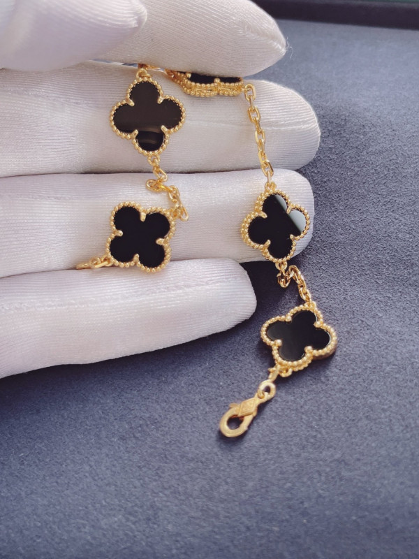 V*N CL*F & arpels perlée bracelet