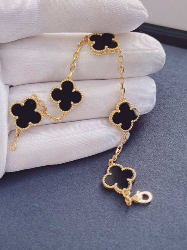 V*N CL*F & arpels perlée bracelet