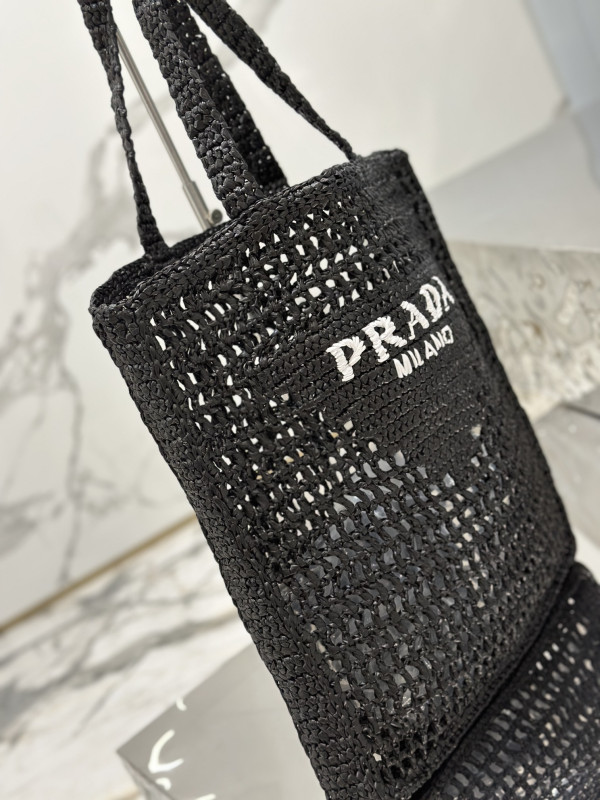 Pra*a crochet tote bag