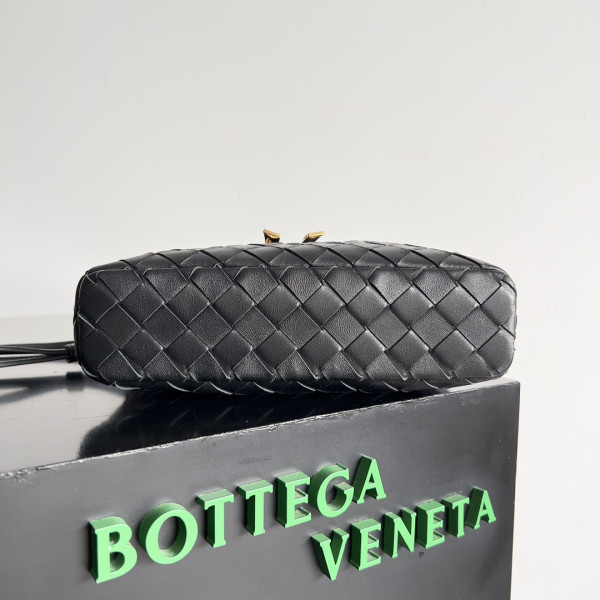 bo*te*ga Ve*ne*ta  vanity case crossbody bag