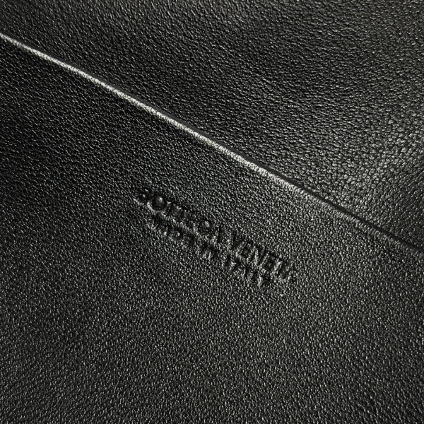 bo*te*ga Ve*ne*ta  vanity case crossbody bag