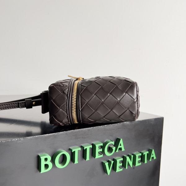 bo*te*ga Ve*ne*ta  vanity case crossbody bag