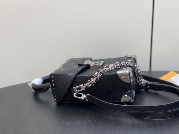 l0*is V*t0n camera box monogram canvas