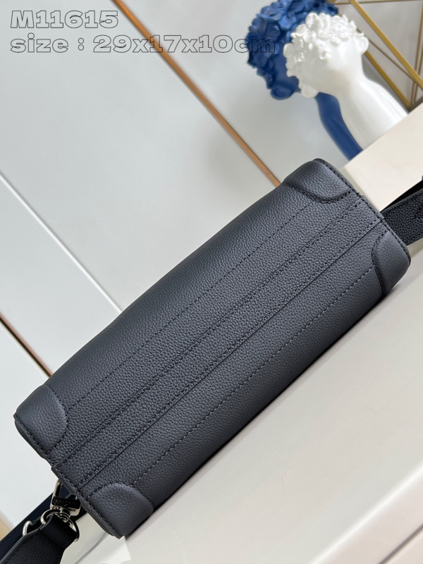 l0*is V*t0n soul trunk east west-29*17.5*10cm