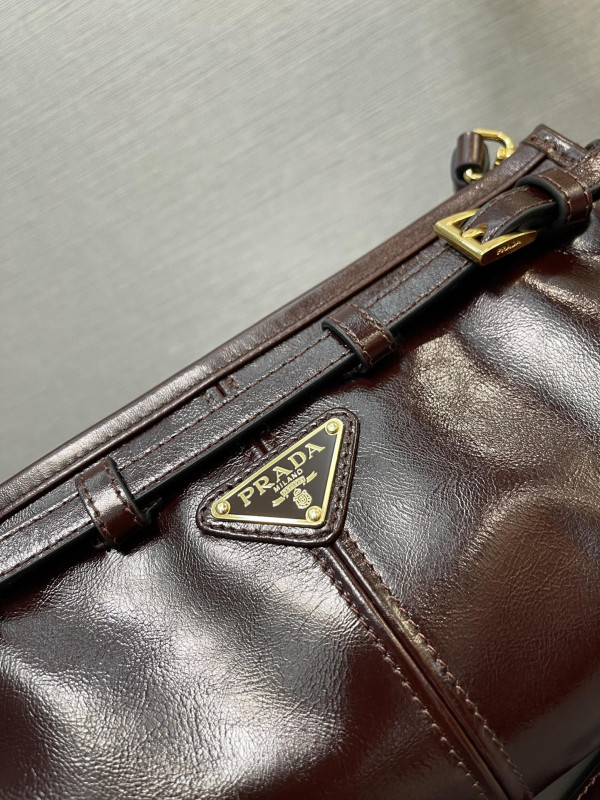 Pra*a small leather shoulder bag