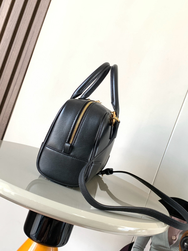 L0ew* amazona 23 bag in soft grained calfskin - 23*10*15cm