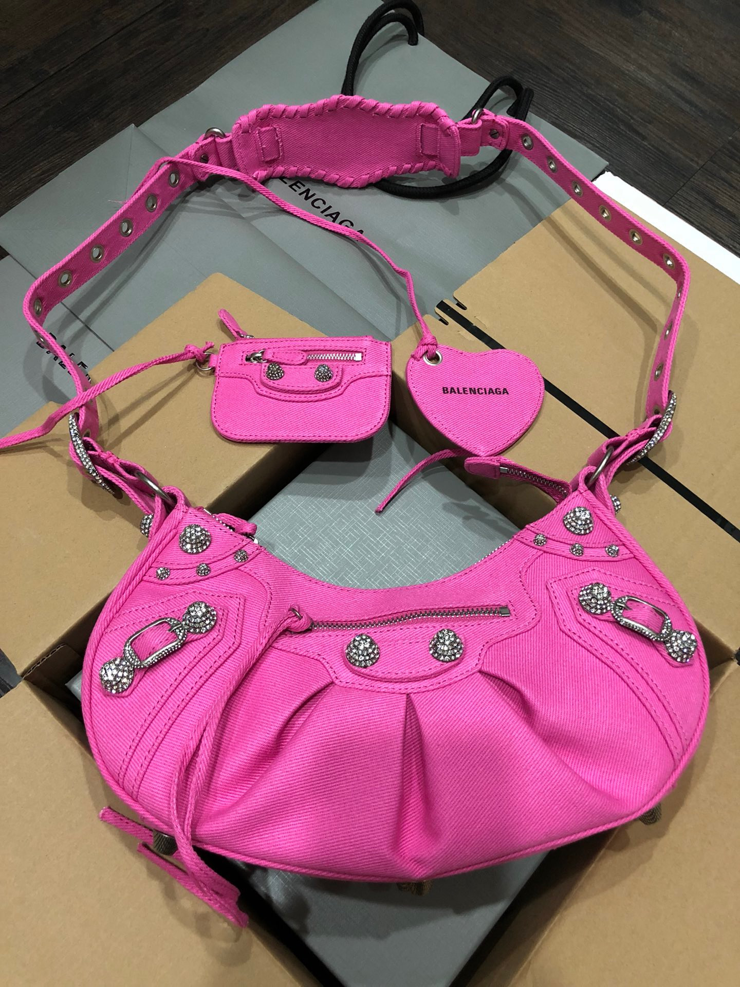 Ba*len*cia*ga women's le cagole small shoulder bag