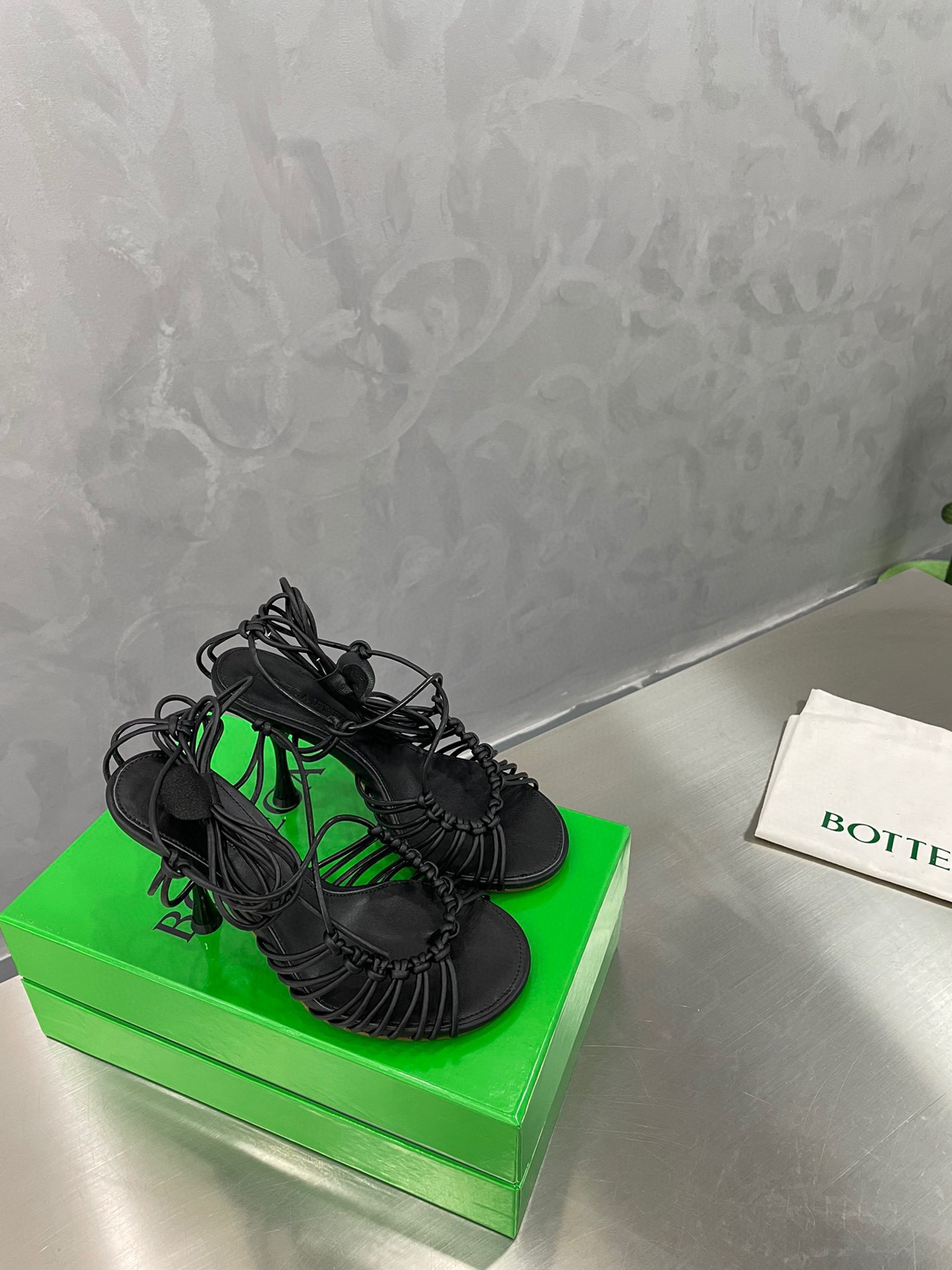 bo*te*ga Ve*ne*ta dot